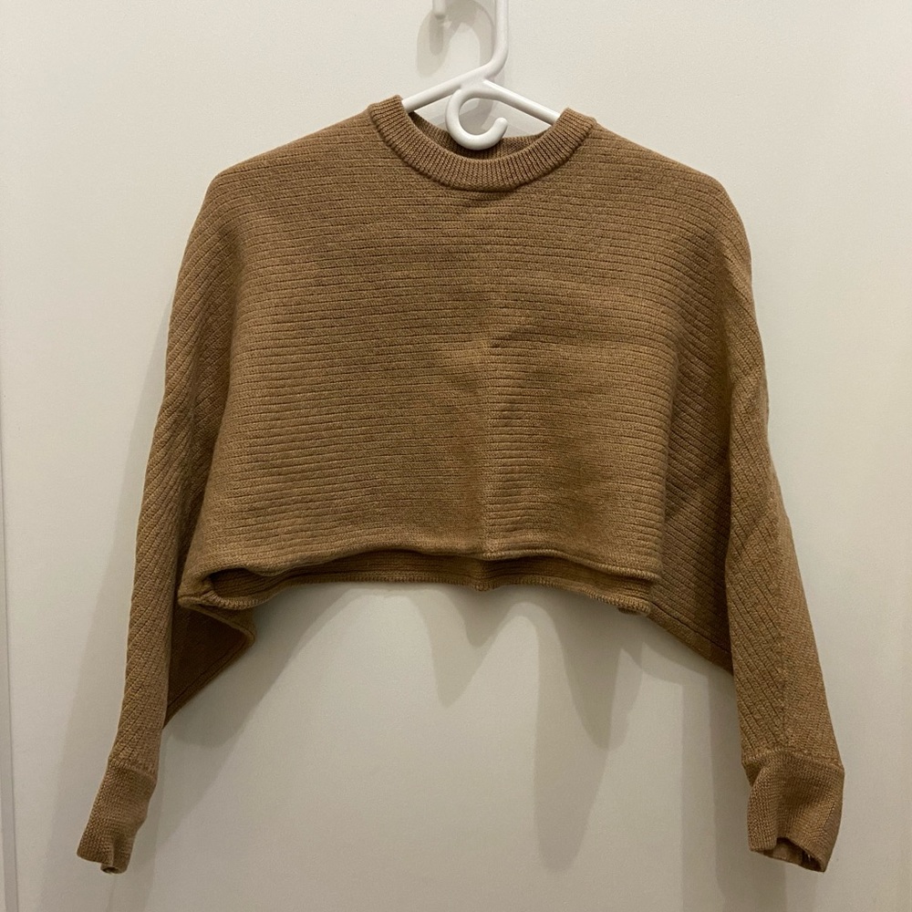 Aritzia/ Wilfred Cropped Sweater